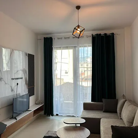 Urban Oasis,15 Min Walk To Centr Apartament Tirana