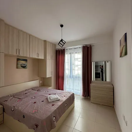 Urban Oasis,15 Min Walk To Centr Apartament