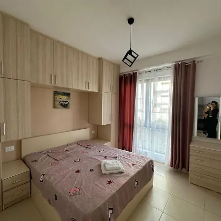 Urban Oasis,15 Min Walk To Centr Apartament *